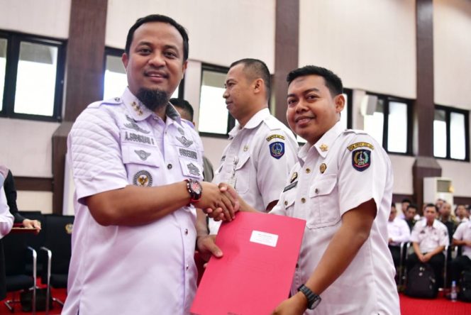 					856 PNS Pemprov Terima SK Kenaikan Jabatan Fungsional 