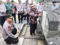 Kapolda Sulsel Irjen. Pol. Drs. Setyo Boedi Moempoeni Harso, S.H.,M.Hum meninjau langsung kemajuan revitalisasi situs Budaya di Makam Syekh Yusuf dan Makam Sultan Hasanuddin. (ist).