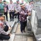 Kapolda Sulsel Irjen. Pol. Drs. Setyo Boedi Moempoeni Harso, S.H.,M.Hum meninjau langsung kemajuan revitalisasi situs Budaya di Makam Syekh Yusuf dan Makam Sultan Hasanuddin. (ist).