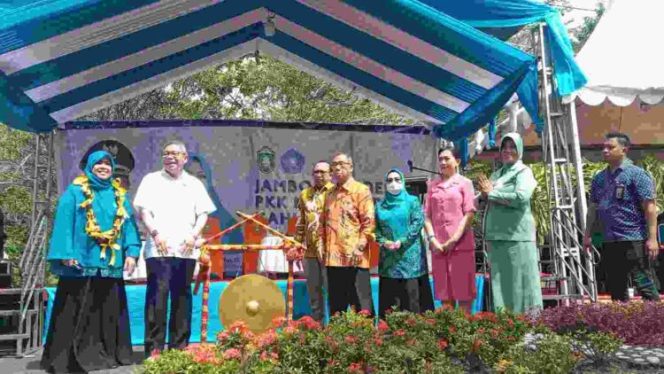 					Wali Kota Taufan Pawe membuka Jambore PKK Parepare di Kebun Raya Jompie (dok)