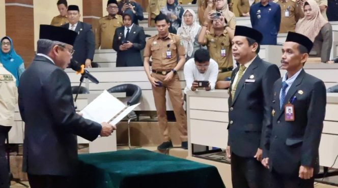 					Wali Kota Parepare Taufan Pawe melantik 2 Pejabat Eselon II Pemkot (dok)