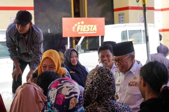 					Wali Kota Parepare Taufan Pawe sambangi Pasar Murah (dok)