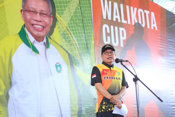 					Wali Kota Parepare Taufan Pawe saat pembukaan Turnamen Tenis Wali Kota Cup (dok)
