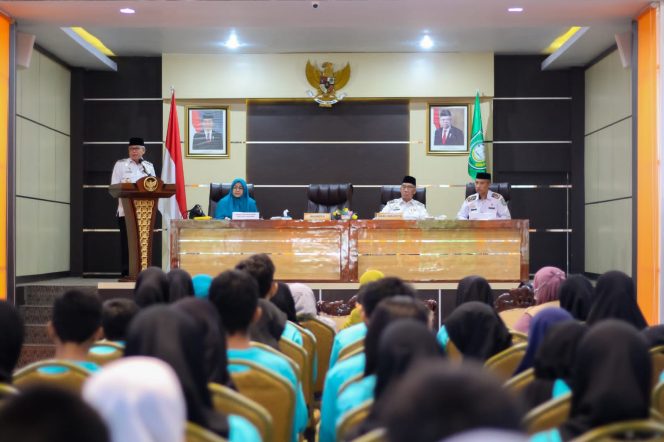 					Taufan Pawe Motivasi Para Pelajar Jadi Pengusaha