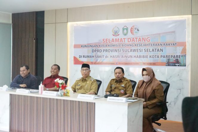 					Wawali Parepare terima kunjungan Ketua Komisi E DPRD Sulsel di RS Hasri Ainur Habibie (HA) (dok)