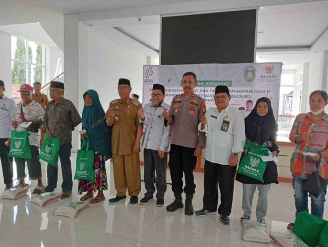 					Wawali Pangerang rahim menghadiri pendistribusian Zakat, Infaq, Sedekah oleh Baznas Kota Parepare (dok)