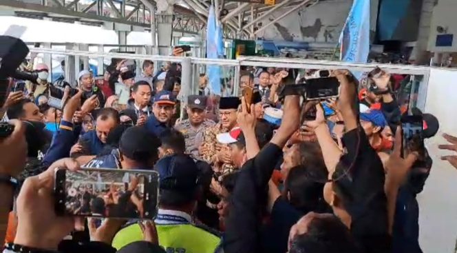 					Anies Baswedan Disambut Meriah Para Relawan di Makassar