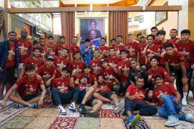 					Wali Kota parepare Taufan Pawe bersama Pemain dan Manajemen PSM Makassar di Rujab Wali Kota (dok)