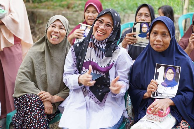 					Husniah Talenrang Sapa Ratusan Warga Bontonompo