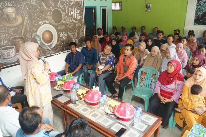 					Ratusan Warga Desa Parigi Sambut Husniah Talenrang