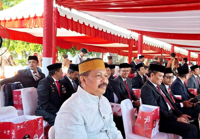 					Perwakilan Kanwil Kemenag Sulsel hadir Kabag TU Ali Yafid yang menunggu 1 jam untuk Bacakan Doa Seragam di Upacara Kemerdekaan di Rujab Gubernur, namun diganti jelang acara dimulai (dok)