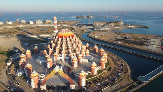 					Gubernur Sulsel Resmikan Masjid 99 Kubah, Ini Fasilitasnya