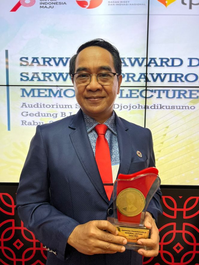 					Rektor Unhas Raih Penghargaan Sarwono Prawirohardjo Memorial Lecture 2023