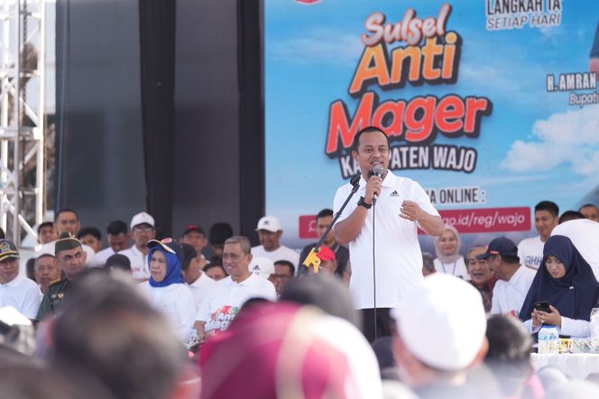 					Gubernur Andi Sudirman Sulaiman di Jalan Sehat Anti Mager Wajo (dok)