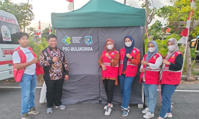 					Tim Medis Bulukumba Siaga di Lokasi Gerakan Pembagian 10 juta Bendera Merah Putih. (Foto: Ist)
