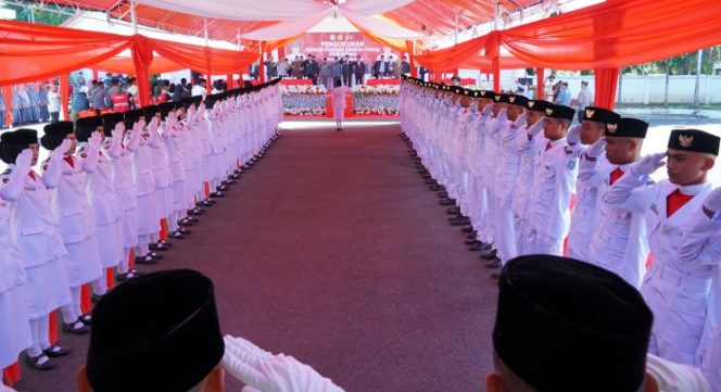 					Bupati Andi Utta Kukuhkan 72 Anggota Paskibra Bulukumba. (Foto: Humas Pemkab Bulukumba)
