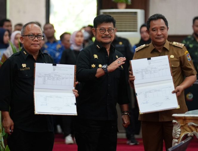 					Mentan SYL Berikan Arahan Pengendalian Inflasi di Kantor Gubernur Sulsel 