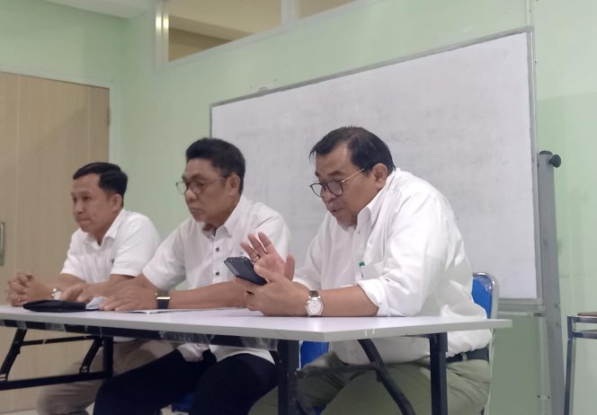 					Ketua TGUPP Pemprov Kaltara Bastian Lubis bersama anggotanya soroti pernyataan Sekdis Pendidikan Sudarsono soal pengangkatan kepala sekolah (dok)