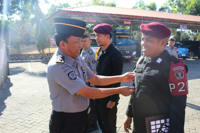 					Lapas Narkotika Sungguminasa Berikan Reward Pegawai Teladan