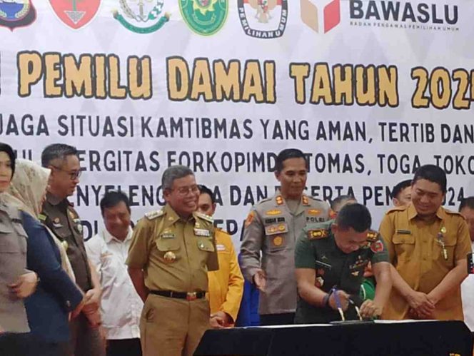 					Taufan Pawe hadiri Deklarasi Damai Pemilu 2024 di Mapolres Parpare (dok)