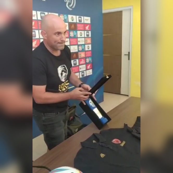 					Bernardo Tavares Lelang Barang Pribadi Bantu Keuangan PSM