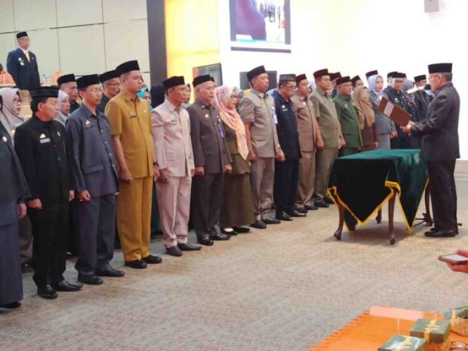 					Taufan Pawe melantik bear-besaran Jabatan Kepala Sekolah (dok)