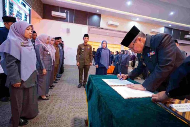 					Wali Kota Parepare Taufan Pawe melantik Pejabat (dok)