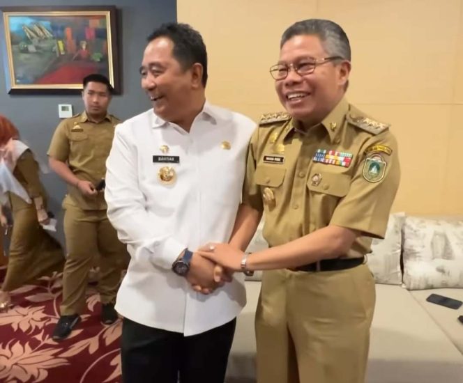 					Wali Kota Parepare Taufan Pawe dan Pj Gubernur Sulsel Bahtiar Baharuddin (dok)