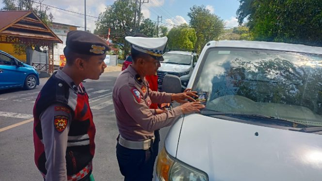 					Begini Cara Satlantas Polres Sinjai Edukasi Pengendara Agar Tertib Lalu Lintas. (Foto: Ist)