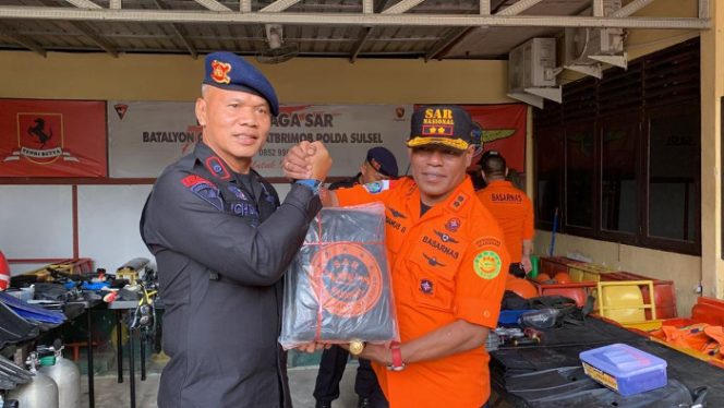 					Kakan SAR Makassar Kunjungi Mako Brimob Bone. (Foto: Ist)