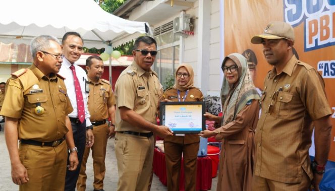 					Kolektor hingga Camat di Bulukumba Dapat Penghargaan atas Realisasi PBB 100 Persen. (Foto: Humas Pemkab)