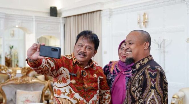 					Gubernur Andi Sudirman Sulaiman saat menerima kedatangan Bupati Nganjuk Marhaen Djumadi di Rujab Gubernur (dok)