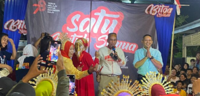 					Ratusan Warga Sambut Kedatangan Rudianto Lallo di Puncak Pesta Rakyat Warga Bitoa