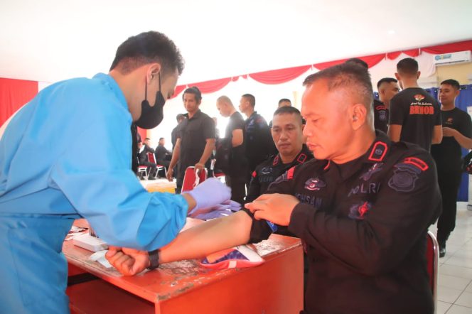 					Personel Brimob Bone Jalani Rikkes Berkala. (Foto: Ist)