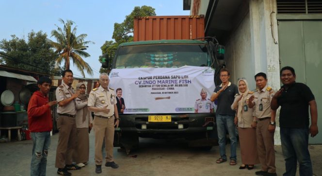 					Karantina Makassar Sertifikasi 27 Ton Ekspor Sapu Lidi Tujuan China