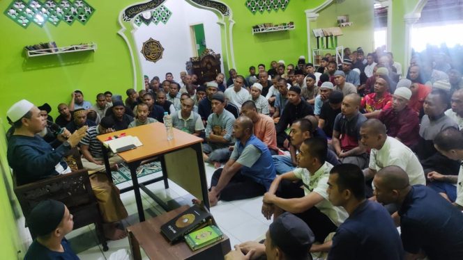 					Program Jumat Ibadah: Bahas Kitab Riyadhusholihin Yaitu Niat dan Ikhlas dalam Hijrah