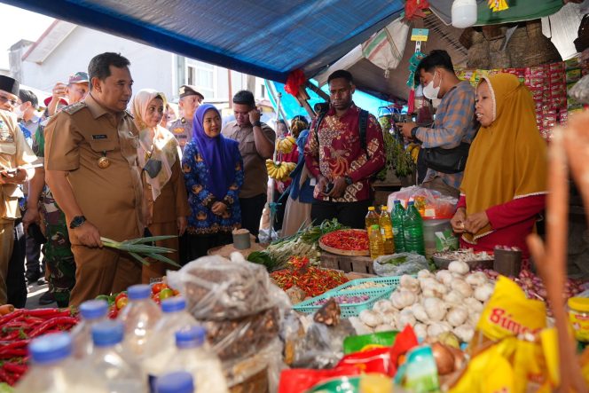 					Pj Gubernur Tinjau Pasar Tradisional Daya, Harga Cabai dan Jeruk Melonjak
