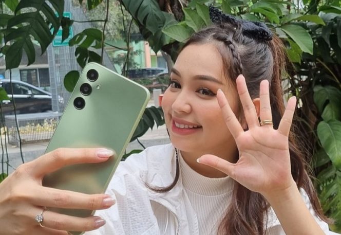 					Model menggunakan HP Samsung Galaxy A05s