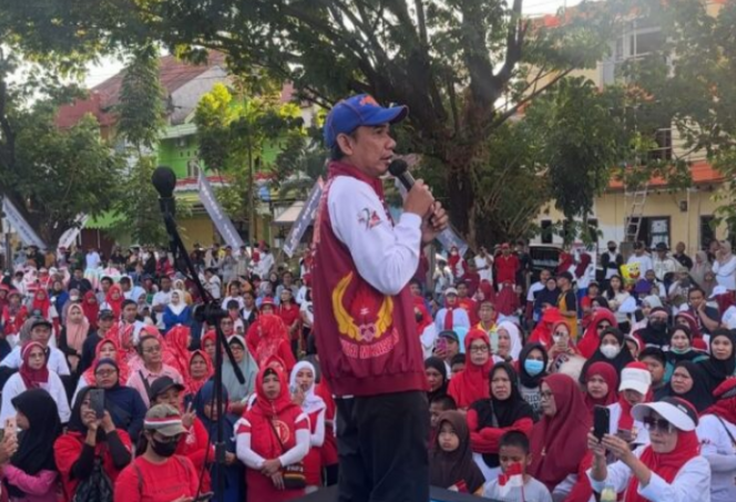 					Puluhan Ribu Warga Meriahkan Jalan Sehat Merdeka Anak Rakyat