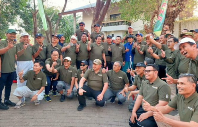 					Rudianto Lallo Lepas Ribuan Peserta Jalan Sehat Komunitas Perjaka