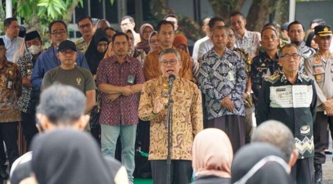 					Penyerahan Bantuan Sosial Beras Prasejahtera di Kota Parepare (dok)