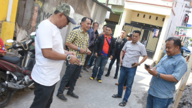 					Wahab Tahir Tinjau Progres Infrastruktur Drainase dan Paving Blok di Dapilnya