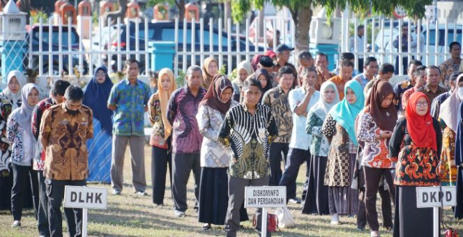 					Pejabat dan Staf Pemkab Bulukumba Kompak Gunakan Batik. (Foto: Humas Pemkab)
