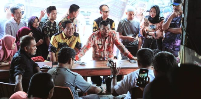 					Bupati Bulukumba Temui Para Pedagang Pasar Sentral. (Foto: Humas Pemkab)