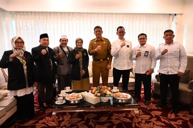 					Pj Sekprov Sulsel A M Arsjad (dok)