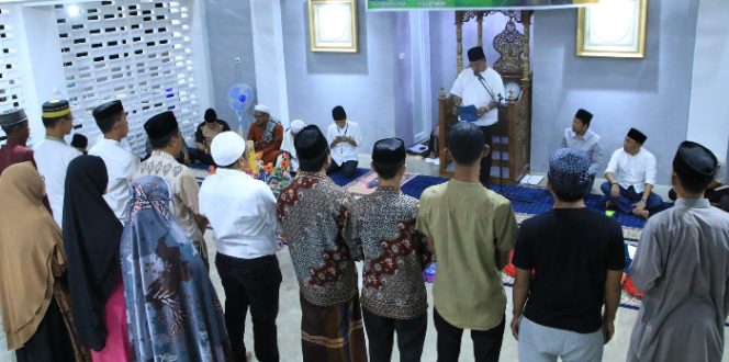 					Bupati Bulukumba Kukuhkan Pengurus Masjid Terapung Tanjung Bira. (Foto: Humas Pemkab)