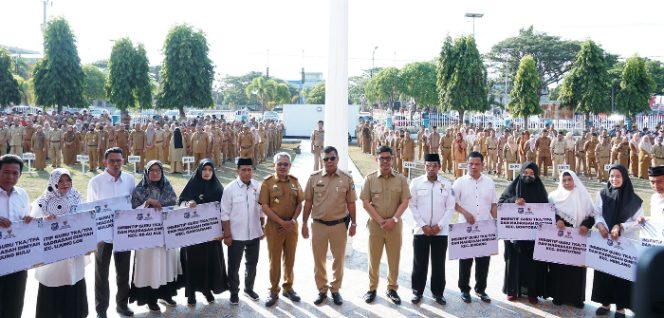 					Bupati Andi Utta Serahkan Insentif Guru TPA dari Baznas Bulukumba. (Foto: Humas Pemkab)