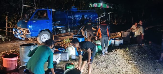 					PDAM Sinjai Terpaksa Gunakan Mobil Tua Distribusikan Air Bersih ke Warga. (Foto: Ist)