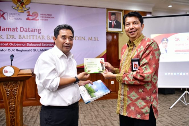 					Pj Gubernur Sulsel bersama Kepala OJK Wilayah 6 Sulampua (dok) 