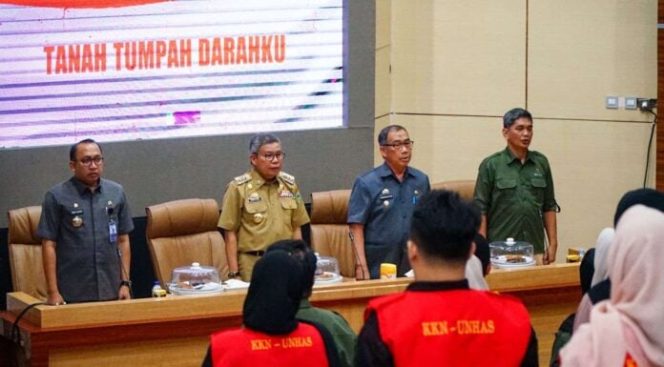 					Pemkot Parepare menerima peserta KKN Tematik UNHAS di Kantor Wali Kota Parepare (dok)